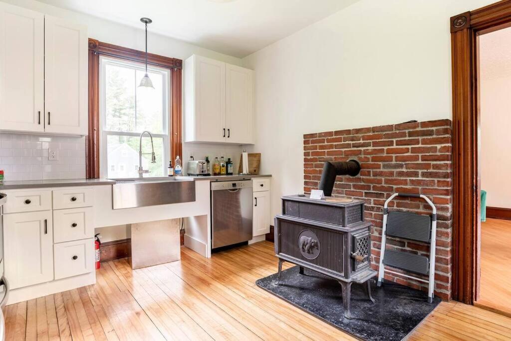 Cozy In Downtown Apartment