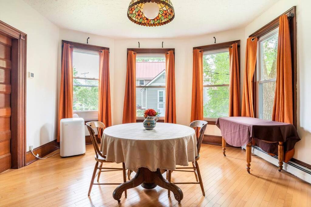 Apartment Cozy In Downtown *